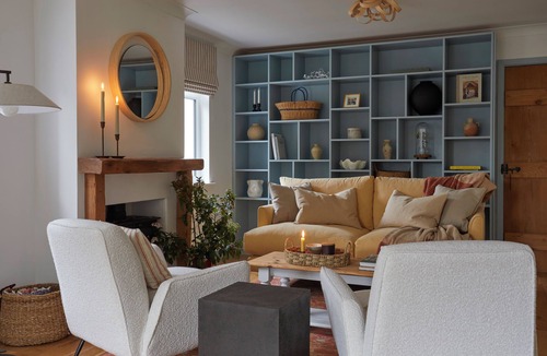 Nettlestone House | Spacious seaside home, stroll to the beach! A perfect Isle of Wight getaway.
