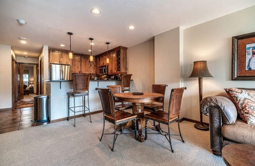 Avon Apartment | Spacious Seasons Vacation Home Steps To Lift