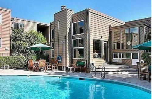 View Ridge Condo | Spacious Seattle Retreat Near Beach, Trails & Parks