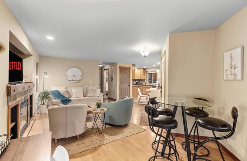 East Queen Anne House | Spacious Seattle Retreat - Sleeps 17 Great For Groups!