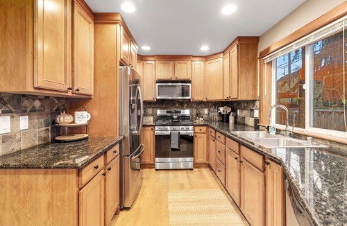 East Queen Anne House | Spacious Seattle Retreat - Sleeps 17 Great For Groups!