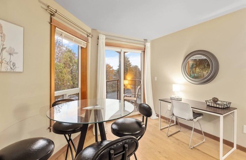 East Queen Anne House | Spacious Seattle Retreat - Sleeps 17 Great For Groups!