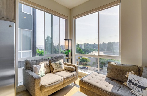 Fairmount Park House | Spacious Seattle Vacation Rental w/ Rooftop Patio!