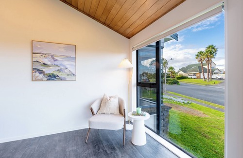 Orewa House | Spacious Seaview 3-Bedroom Home in Orewa