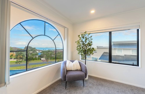 Orewa House | Spacious Seaview 3-Bedroom Home in Orewa