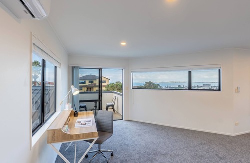 Orewa House | Spacious Seaview 3-Bedroom Home in Orewa