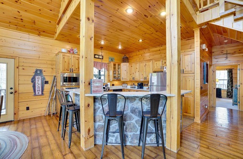 Maysville Cabin | Spacious & Secluded Cabin: 25 Mi to Bentonville!