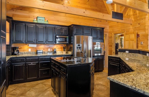 Hemp Cabin | SPACIOUS-SECLUDED CABIN-STUNNING VIEWS-MASTER ON MAIN-POOL TABLE-ARCADE-FIRE PIT