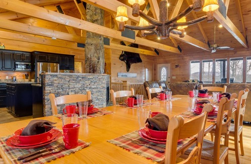 Hemp Cabin | SPACIOUS-SECLUDED CABIN-STUNNING VIEWS-MASTER ON MAIN-POOL TABLE-ARCADE-FIRE PIT