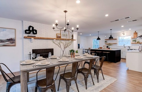 Alexander House | Spacious secluded home15 minutes from Downtown Ashville! Best of both worlds