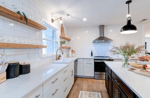 Alexander House | Spacious secluded home15 minutes from Downtown Ashville! Best of both worlds