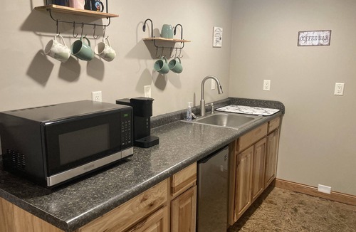 Mason House | Spacious, secluded sanctuary! Very clean! 5 Queen Beds! Wildlife viewing.