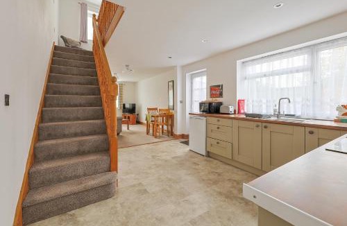Chinnor House | Spacious Self Contained Annexe with Parking - Pass the Keys