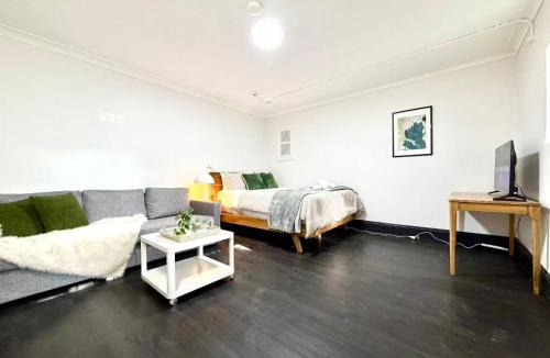 Annandale House | spacious self-contained studio near Sydney CBD