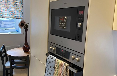 Whittington Apartment | Spacious, Serene and Comfy 2-Bed in Mill Hill East With Free Parking
