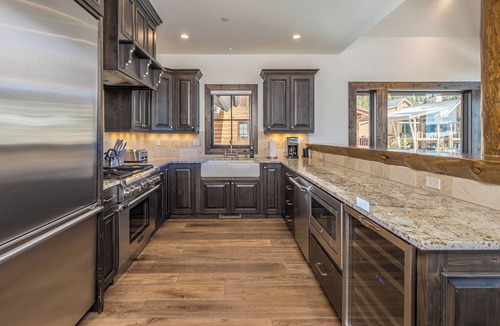 Spanish Peaks House | Spacious Settlement Cabin with Ski Access & Hot Tub