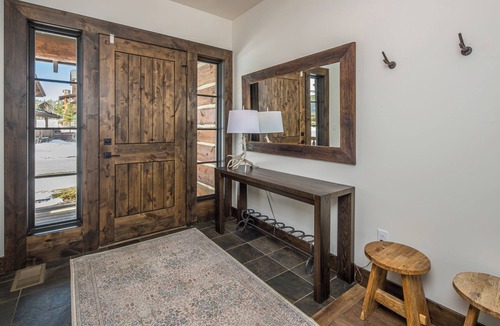 Spanish Peaks House | Spacious Settlement Cabin with Ski Access & Hot Tub