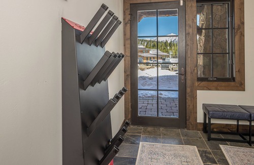 Spanish Peaks House | Spacious Settlement Cabin with Ski Access & Hot Tub