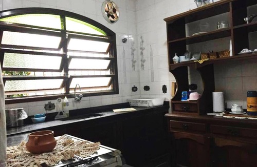 Itanhaem House | Spacious single-story house, 500 meters from the beach and close to the city center.
