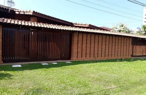Itanhaem House | Spacious single-story house, 500 meters from the beach and close to the city center.