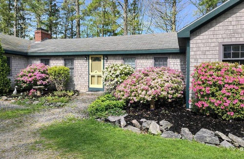 Harpswell House | Spacious single-story cottage with ocean views, large screen porch, and a quiet location.