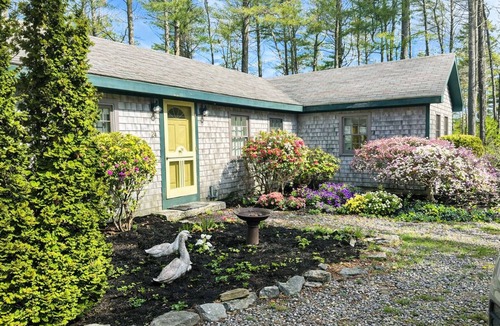 Harpswell House | Spacious single-story cottage with ocean views, large screen porch, and a quiet location.