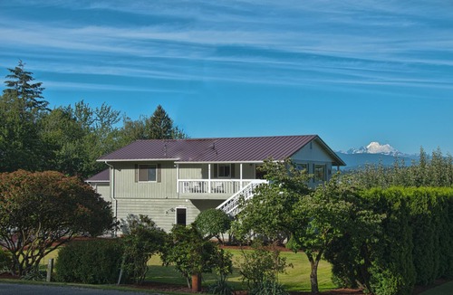 Mount Vernon House | Spacious Skagit Valley Guest House With Stunning Views Of Mount Baker.
