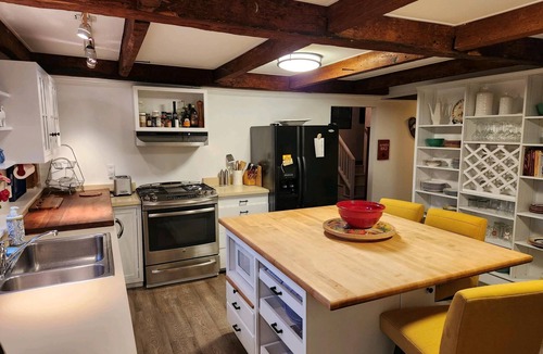 Bridgewater House | Spacious Ski Getaway by Woodstock, Killington
