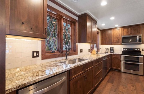 Beech Mountain Cabin | Spacious Ski-In/Ski-Out Chalet on Beech Mountain