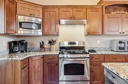 Breckenridge House | Spacious Ski Townhome with Game Room Fun