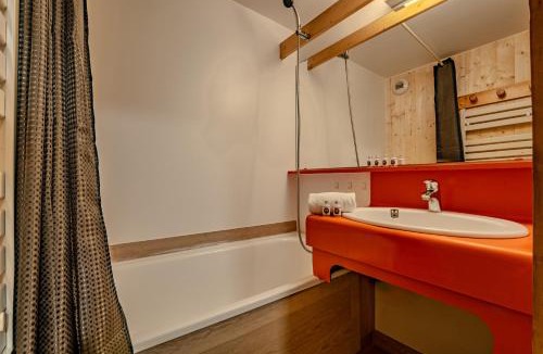 Val-Thorens Apartment | Spacious Slope front Ski-In and ski Out