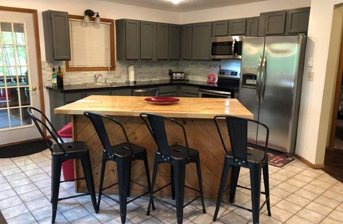 Bushkill House | Spacious Slopeside Lodge! Sleeps 10 + Beautiful Pocono Getaway!