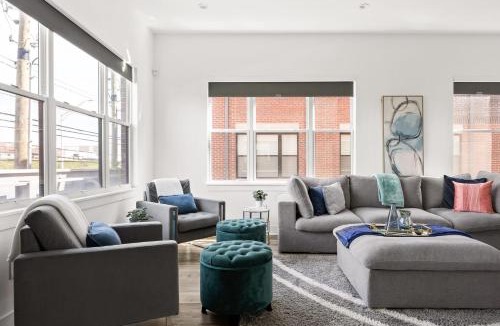 Lockerbie Square House | Spacious SoHo-Style Townhouse-Family Friendly