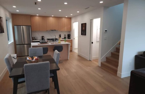 Renfrew-Collingwood Condo | Spacious Sophistication: 2-Bedroom Townhouse