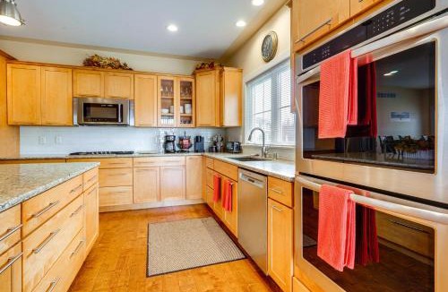 Northeast South Bend House | Spacious South Bend Home - Walk to Notre Dame!