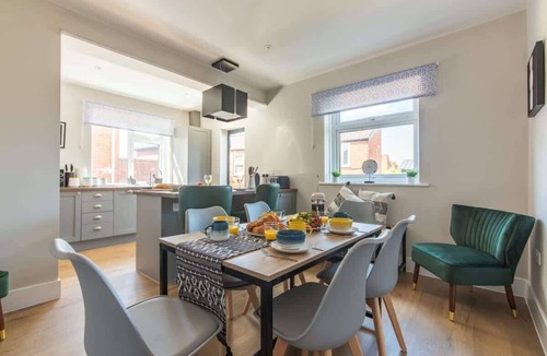 Portswood House | Spacious Southampton Sanctuary - Pet Friendly Home