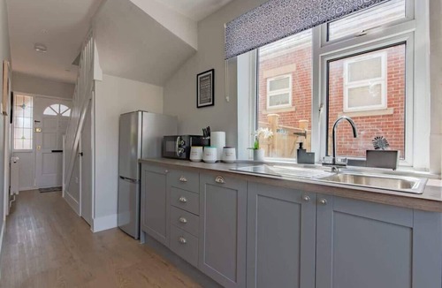 Portswood House | Spacious Southampton Sanctuary - Pet Friendly Home