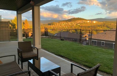 Black Mountain House | Spacious, spotless, self-contained suite with panoramic views