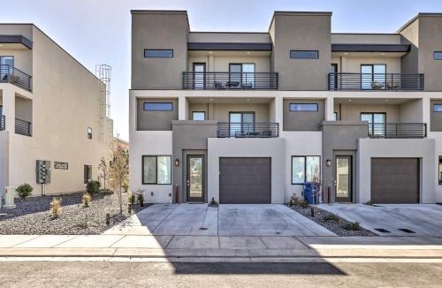St. George House | Spacious St. George Townhome w/Grill & Views!
