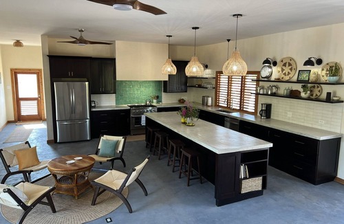 Treasure Beach Villa | Spacious, staffed villa! Private pool. 3 min walk to beach. AC and WIFI