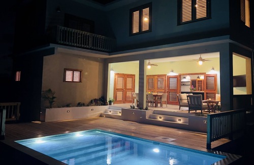 Treasure Beach Villa | Spacious, staffed villa! Private pool. 3 min walk to beach. AC and WIFI