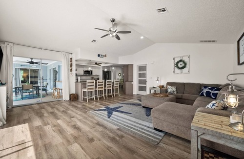 South Venice House | Spacious Starfish Venice Pool Home - 2 living spaces, 3/2.5, oversize pool!