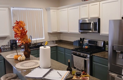 Drexel Heights House | Spacious Stargazing Sleeps 10 Secret Gem 4BD3BA HotTub, Treadmill, Keyless Entry