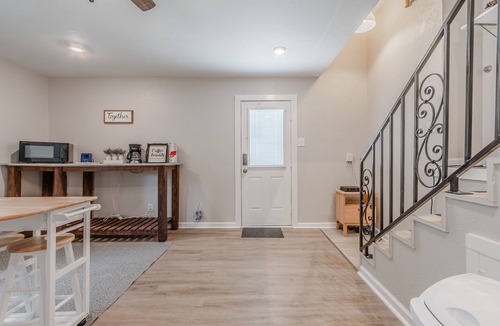 Oak Cliff House | Spacious Stay in Oak Cliff