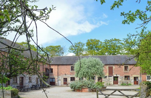 Knockerdown Cottage | Spacious stone barn close to Matlock and Carsington Water.