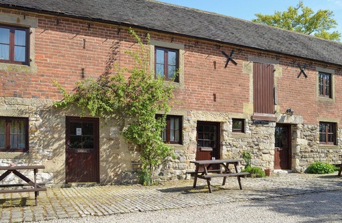 Knockerdown Cottage | Spacious stone barn close to Matlock and Carsington Water.
