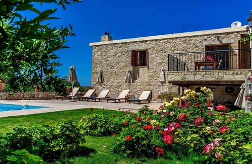 Margarites Villa | Spacious stonebuilt villa in a tranquil setting!