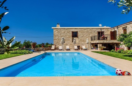 Margarites Villa | Spacious stonebuilt villa in a tranquil setting!