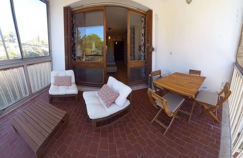 La Seyne-sur-Mer Apartment | Spacious Studio 5 minutes walk from the beach, air conditioning, WIFI, Terrace