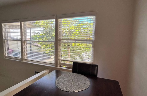 Beach Barber Tract House | Spacious studio 4 houses from Windansea beach